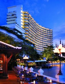 五星级酒店香格里拉建筑夜景图片