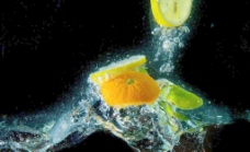 动感水果动感飞溅水花水滴中的水果图片