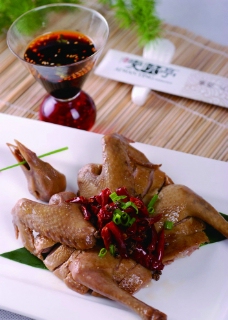 中式菜肴 辣乳鸽图片